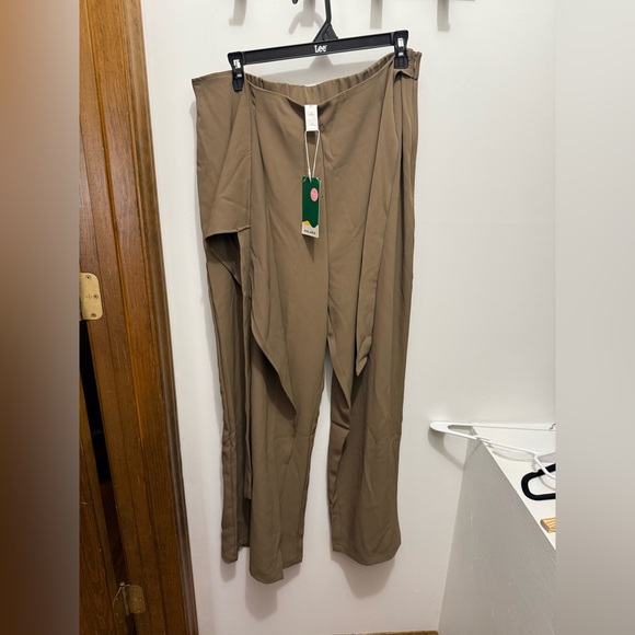 HALARA Khaki Trousers - Picture 4 of 10